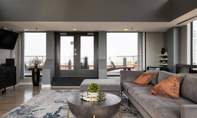 Oak Park Apartment | Bright Oak Park 1BR w/Lounge & Roof, nr Downtown, by Blueground