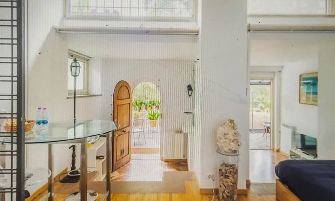 Zona LIII Tomba di Nerone Apartment | Bright open space overlooking the garden: Casa Dei Leoni.