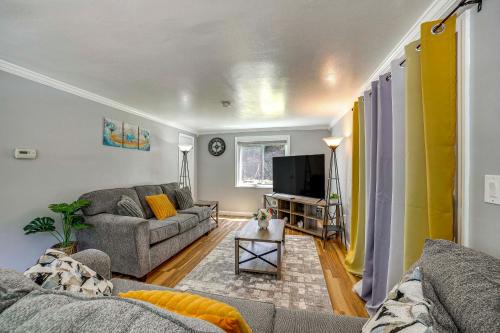 South Hills House | Bright Pittsburgh House with Yard 3 Mi to Downtown!