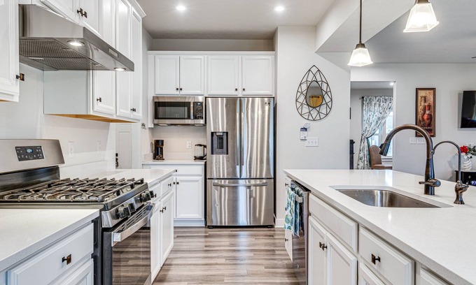 Plainfield House | Bright Plainfield Home ~ 14 Mi to Indianapolis!