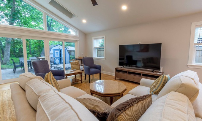 Michigan City House | Bright & Quiet 5BR Near Beach