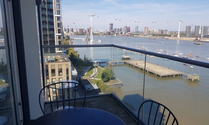 Peninsula Apartment | Bright riverfront 3 bedroom apartment near O2, Excel, Canary Wharf