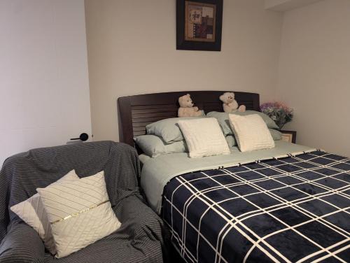Bowmanville House | Bright Room full of love and warmth