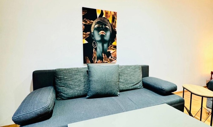 Grinzing Apartment | Bright Room w/Desk | Walk to FAC Platz