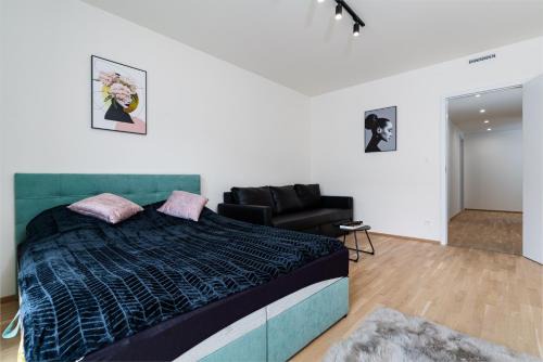 Smichov Apartment | Bright Royal Elegance