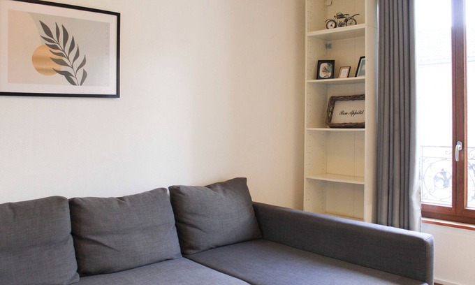 Les Puces de Saint-Ouen Apartment | Bright studio near Paris