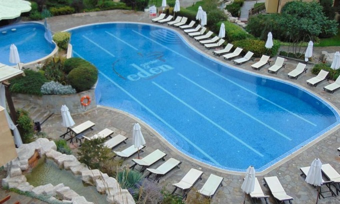 Sveti Vlas Apartment | Bright studio flat based in the resort village St. Vlas in Bulgaria.
