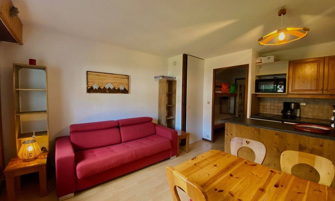 Samoens Apartment | Bright studio in Samoëns center, near ski bus, balcony, ski locker, TV