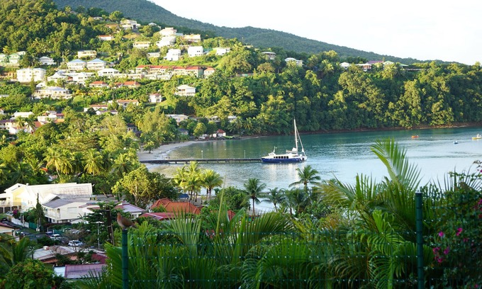 Trois-Ilets Villa | Bright villa overlooking the bay of Anse à l'Ane, close to the beach