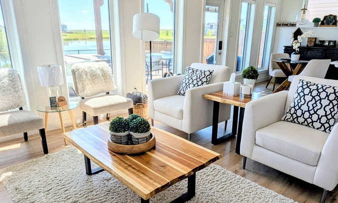 Lethbridge House | Bright Walk-Out Suite - Kitchenette & Amazing View