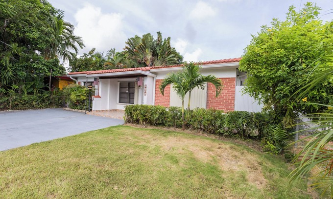 Coral Way House | Bright, warm, and cozy home in the heart of Miami. 4 bedrooms/4 bathrooms.