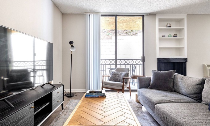Westwood Apartment | Bright Westwood 1BR w/Gym, Pool & Spa, close to UCLA, by Blueground