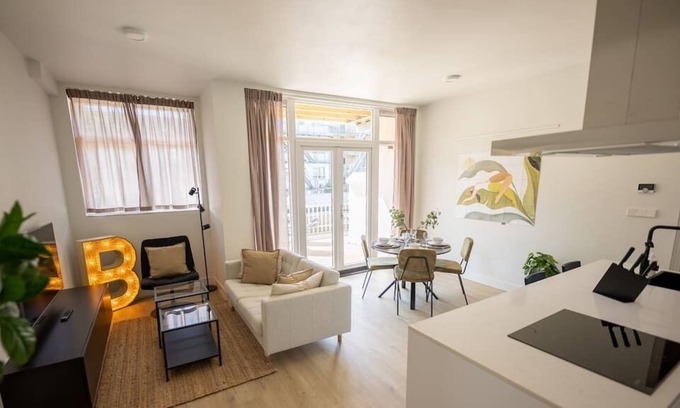 Delfshaven Apartment | Brilliant 1 Bed Serviced Apartment 52m2 -NB304B-