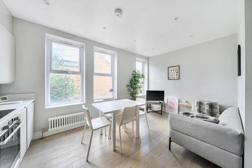 Camberwell Apartment | Brilliant 2 Bed Apartment - Spacious, Central & Well-Connected