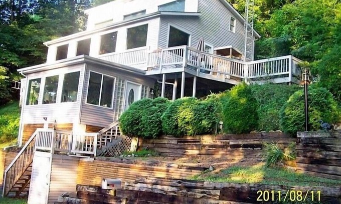 Bristol House | Bristol Wilderness ~ Lake House With Private DockOn beautiful South Holston Lake
