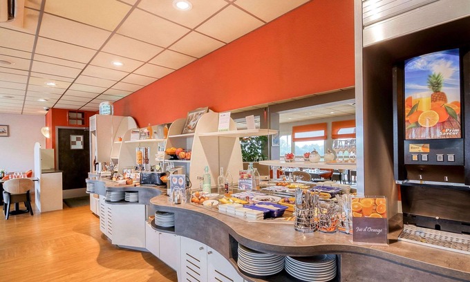 Saint-Saturnin Hotel | Brit Hotel Les Evens