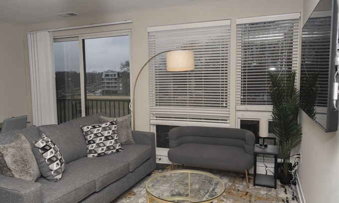 Indianapolis Condo | Broad Ripple's Hidden Gem 1BR with Free Parking