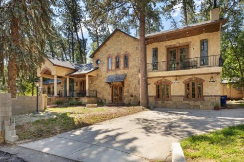 Broadmoor Villa | Broadmoor Retreat Luxe European Style Hot Tub