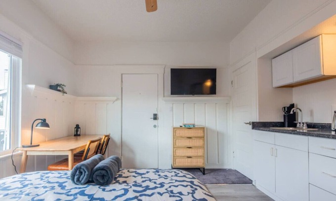 South Redondo Apartment | Broadway 7 - Clean Private Studio