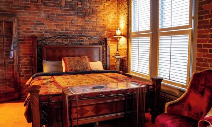 Downtown Nashville House | Broadway Penthouse: Stadium View
