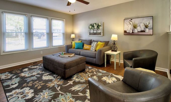 Broken Arrow House | "Broken Arrow 3-Bedroom Retreat – Cozy, Family-Friendly with WiFi & AC!"