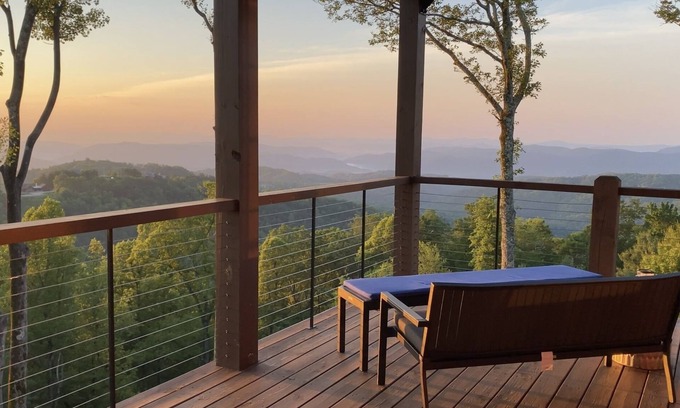 Boone Condo | Broken Heel adults only escape.