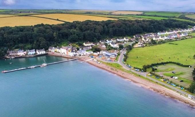 St Brides House | Brook Cottage - 6 Bedroom Cottage - Dale