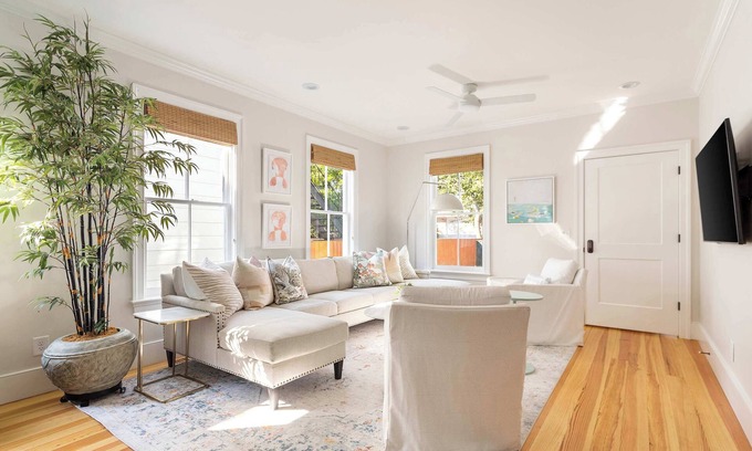 Cannonborough Elliotborough House | Brooke Haven | Award Winning 1885 Restoration, 6bd