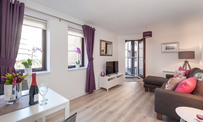 City Centre Glasgow Apartment | Brown Street Apartment 1