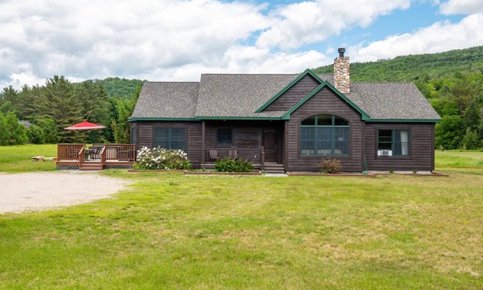 Sunday River Area House | Brownie- Comfy Modern Ranch Home w/Hot Tub