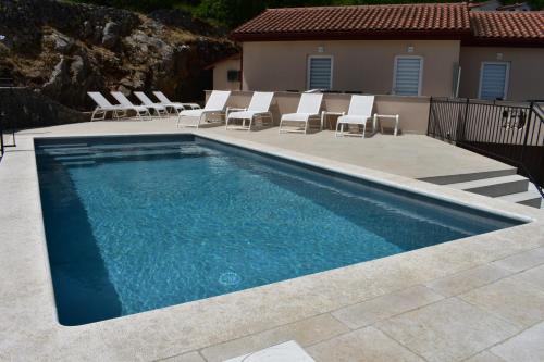 Martina Apartment | Brseč Villa AnDa s apartmanima i bazenom