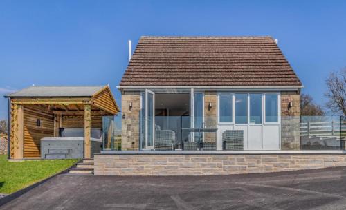 Bonsall House | Brumlea Farm Cottage Bonsall, Rural Country stay for family and friends