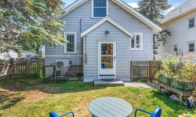 Brunswick House | Brunswick 3BR Bungalow By Bowdoin With Fenced-In Backyard