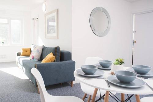 Newport Apartment | Brynglas Newport flat sleeps 8 - Mycityhaven