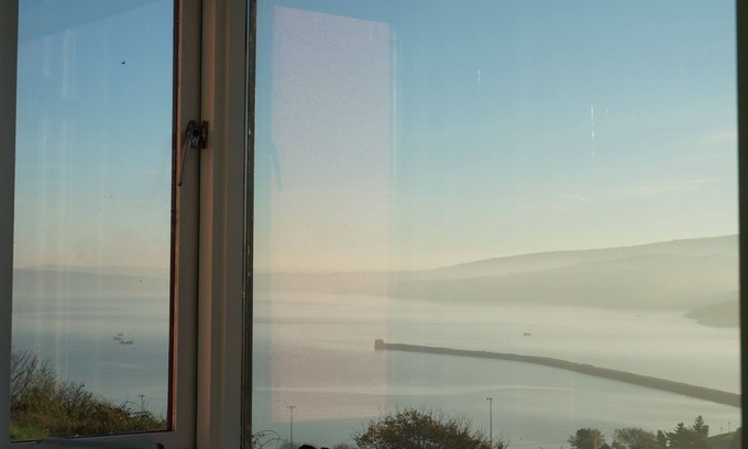 Goodwick Ski Chalet | Brynsior, Chalet on the hill in Goodwick with stunning sea views
