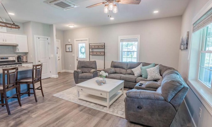 Red Mill Pond Apartment | Bubba and Banjos