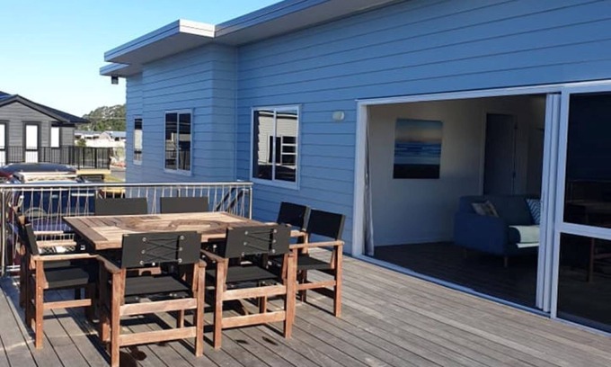 Waihi Beach House | Bubbles on Moet - Waihi Beach Holiday Home