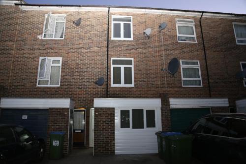 Woolwich Common Ski Chalet | Budget Ensuite Room Woolwich