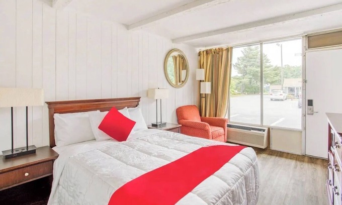Kernersville Hotel | Budget-Friendly Room Near Korner’s Folly – Only 1.3 Miles Away