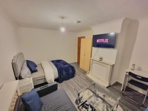 Stevenage House | Budget Room Stevenage Town Centre