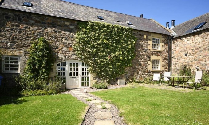 Bamburgh Cottage | BUDLE GRANARY, pet friendly, country holiday cottage in Bamburgh