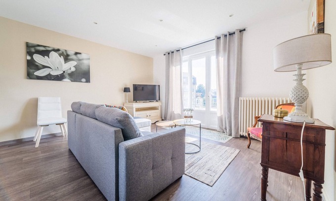 Brive-la-Gaillarde Apartment | BUGEAUD #3 - Appart. Terrasse Parking - 2 chamb