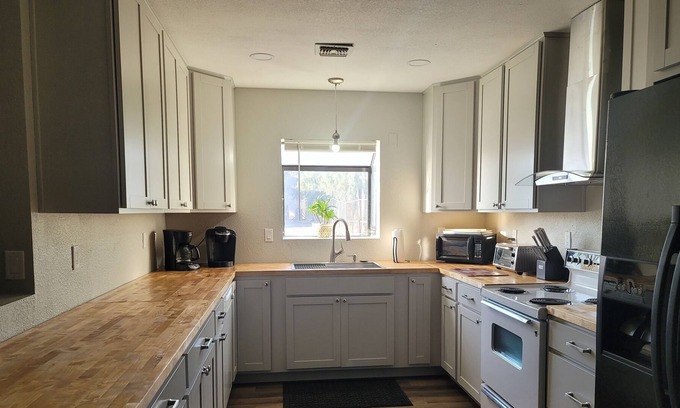 Bullhead City House | Bullhead City Colorado River Laughlin Casino Vacation Home 6-14 people