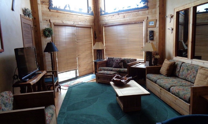 Seven Springs Condo | Bullwinkles Ski-In/Ski-Out Condo - Sleeps 8. With sauna, hot tub, exercise room