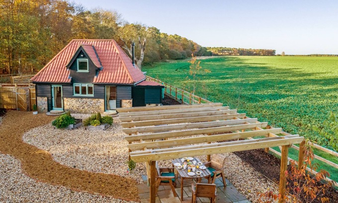 Bury St Edmunds Cottage | Bumblebee Cottage, Culford Heath, Suffolk
