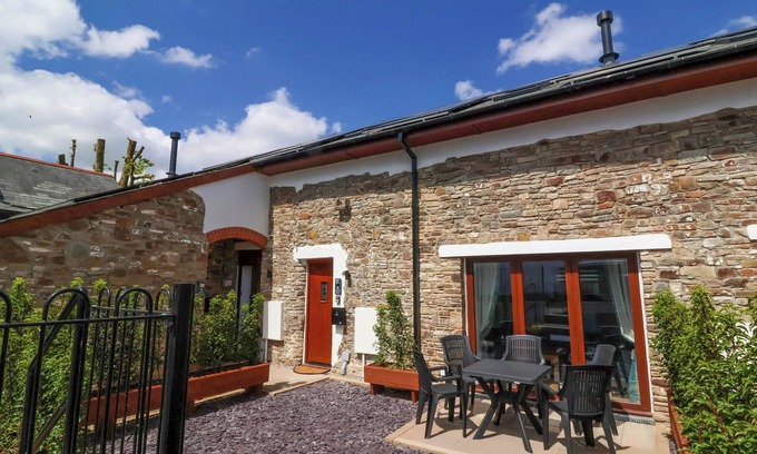 Parkham Cottage | BUMBLEBEE MEADOWS, pet friendly, with open fire in Bideford