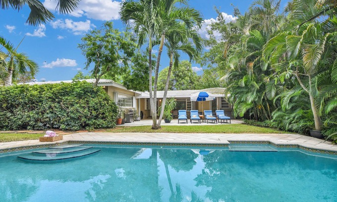 Coral Ridge House | Bungalow 31 – Coral Ridge private oasis with Heated Pool– 6 mins to Beach
