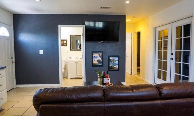 Port Hueneme House | Bungalow by the beach