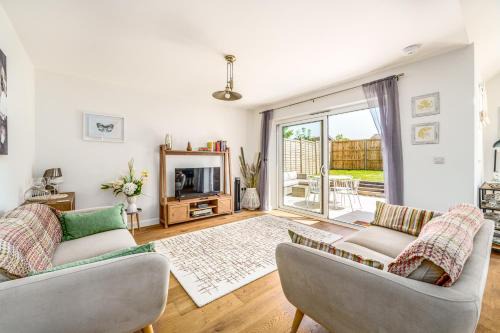 Angmering House | Bungalow Close to South Downs & Beach