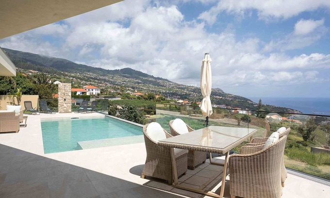 Estreito da Calheta House | Bungalow for 8 guests with 150m² in Estreito da Calheta (175507)